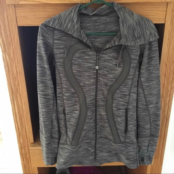 Excellent quality, worn twice! - Picture 1 of 2